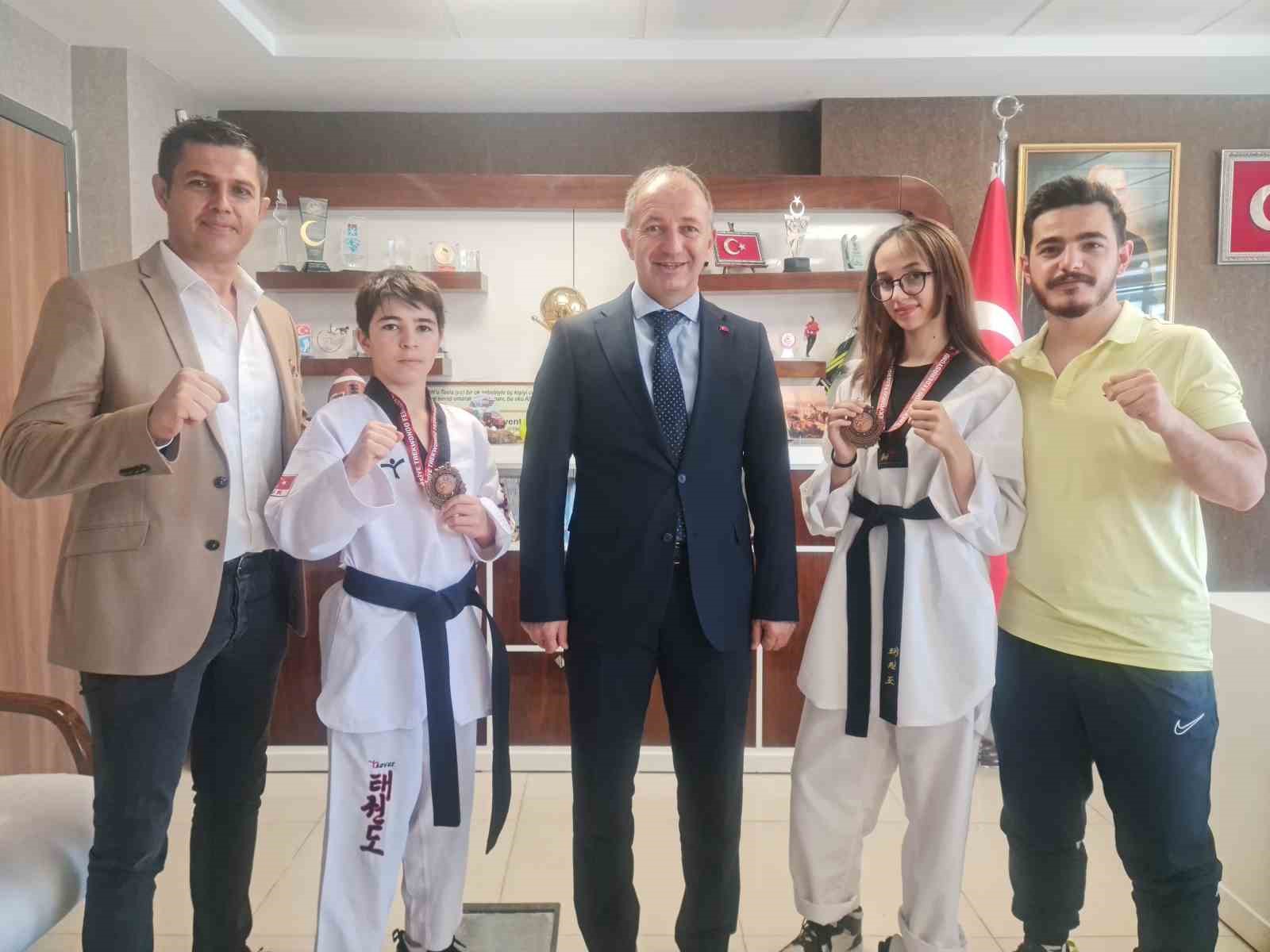 ERZURUMLU TAEKWONDOCULARDAN BRONZ MADALYA SEVİNCİ