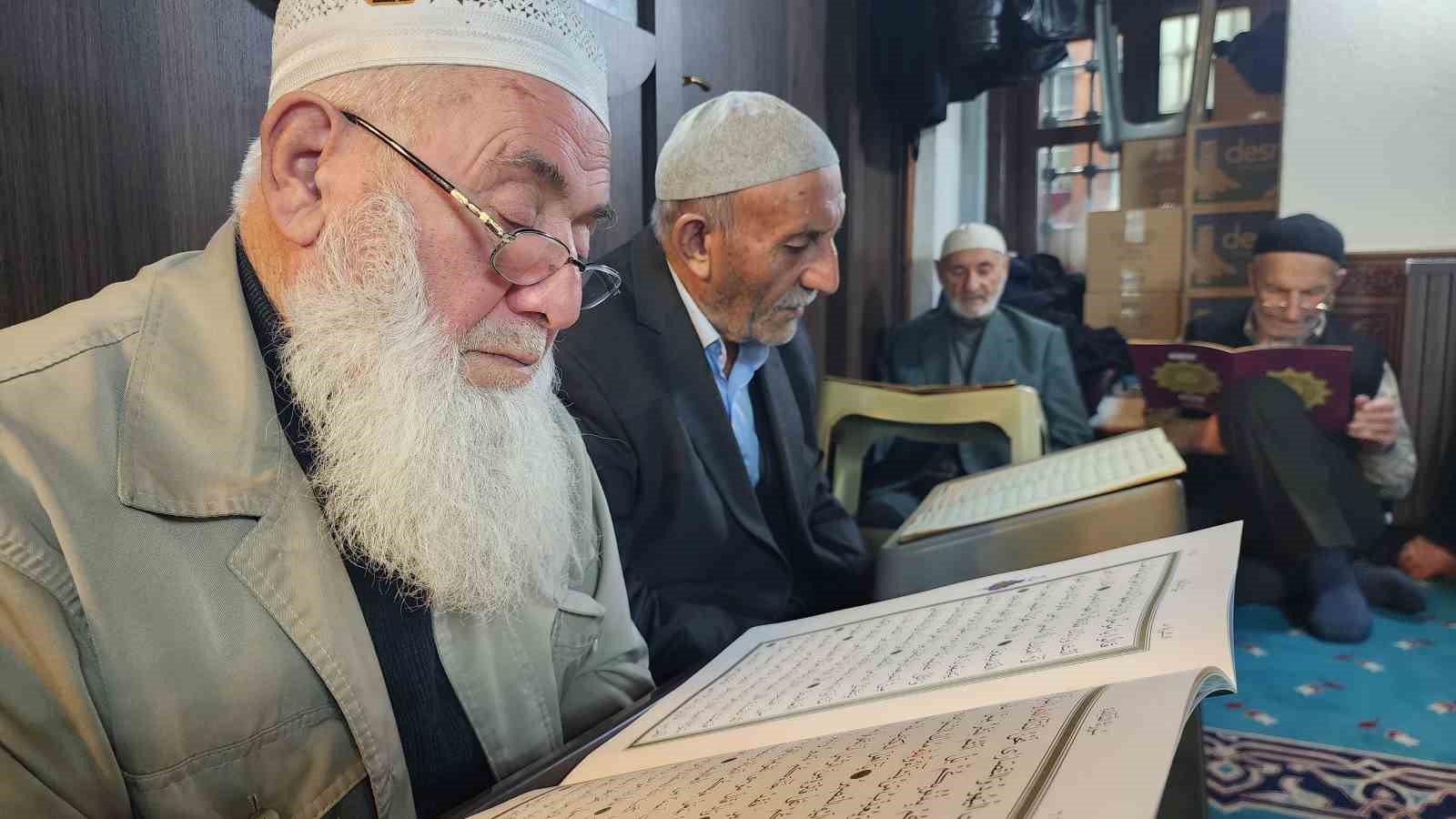 ERZURUM'UN GELENEKSEL 1001 HATİM GELENEĞİ DEVAM EDİYOR