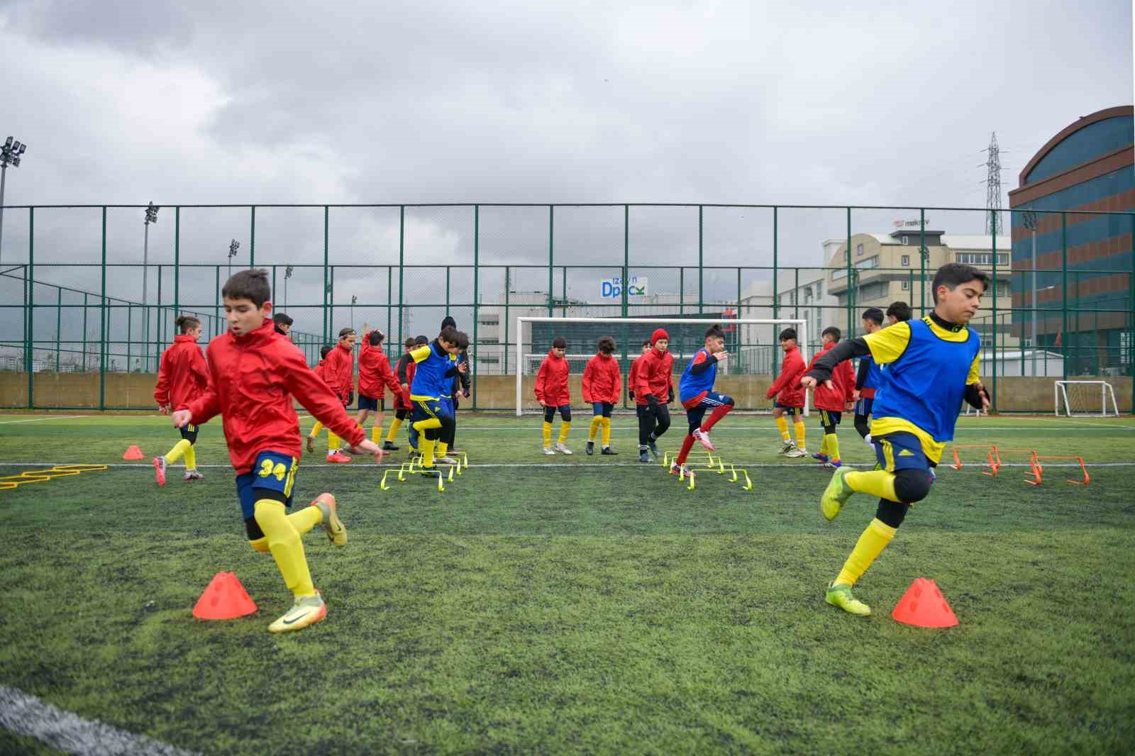 ESENYURT BELEDİYESİ AMATÖR SPOR KULÜPLERİNE BÜYÜK DESTEK SAĞLIYOR