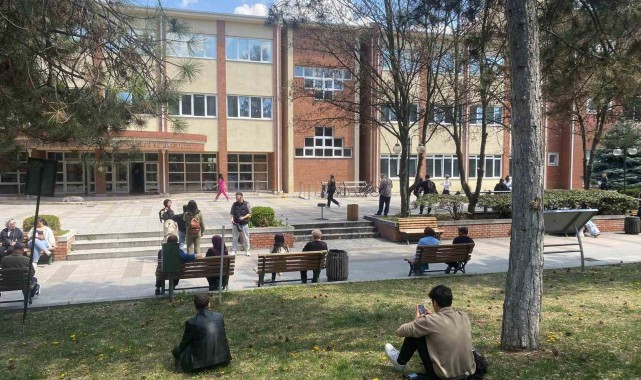 Eskişehir Anadolu Üniversitesi'nde Açıköğretim Sınavları Yoğunluğu