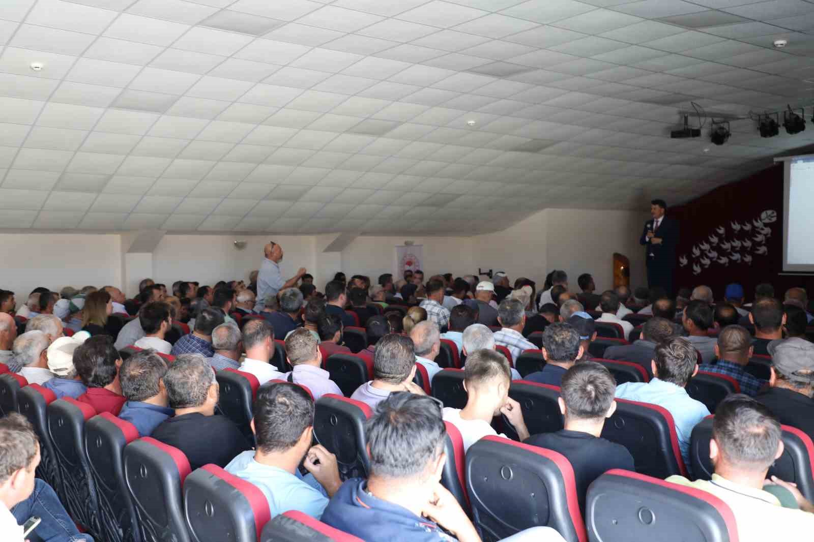 ESKİŞEHİR İL TARIM VE ORMAN MÜDÜRLÜĞÜ ÇİFTÇİLERE DESTEKLEME MODELİ VE ÇKS BİLGİLENDİRME TOPLANTISI DÜZENLEDİ