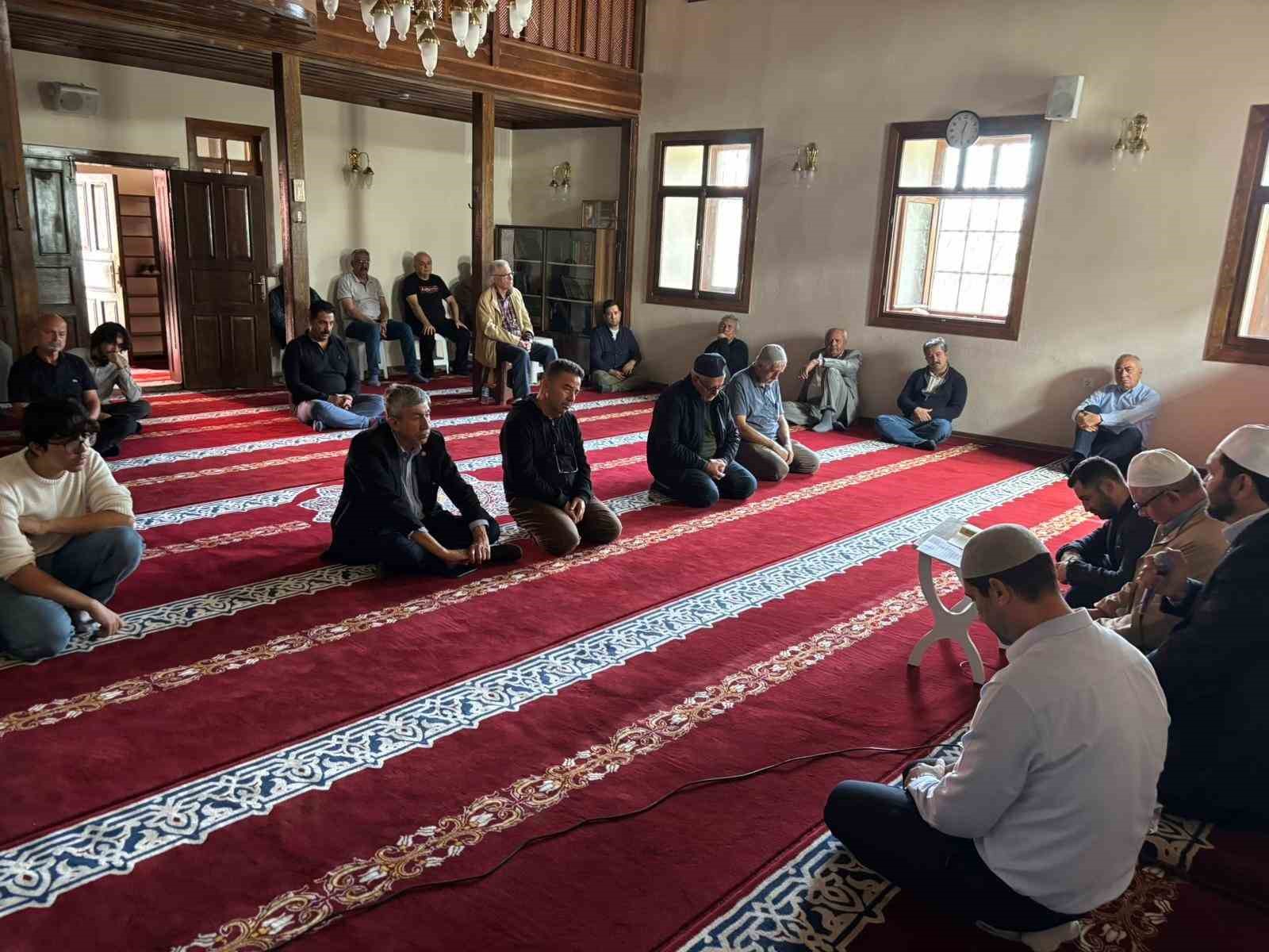 ESKİŞEHİR TÜRK OCAĞI VEFAT EDEN OCAKLILAR İÇİN HATİM DUASI VE MEVLİD OKUTTU