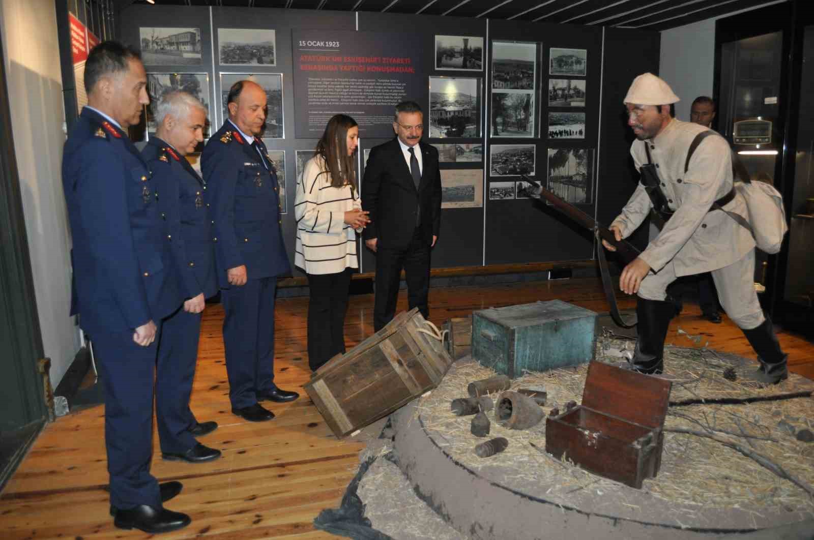 ESKİŞEHİR VALİSİ ATATÜRK'ÜN ESKİŞEHİR ZİYARETİNİ UNUTMUYOR