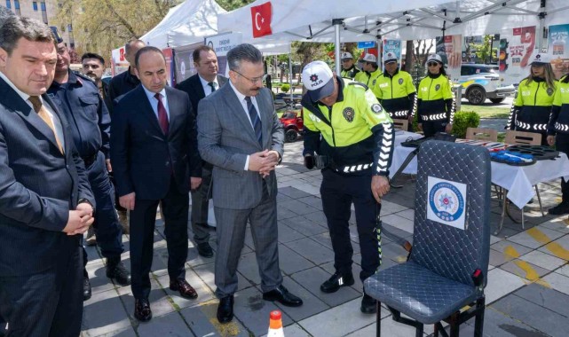 Eskişehir Valisi Hüseyin Aksoy, Trafik Haftası Etkinliklerini Ziyaret Etti