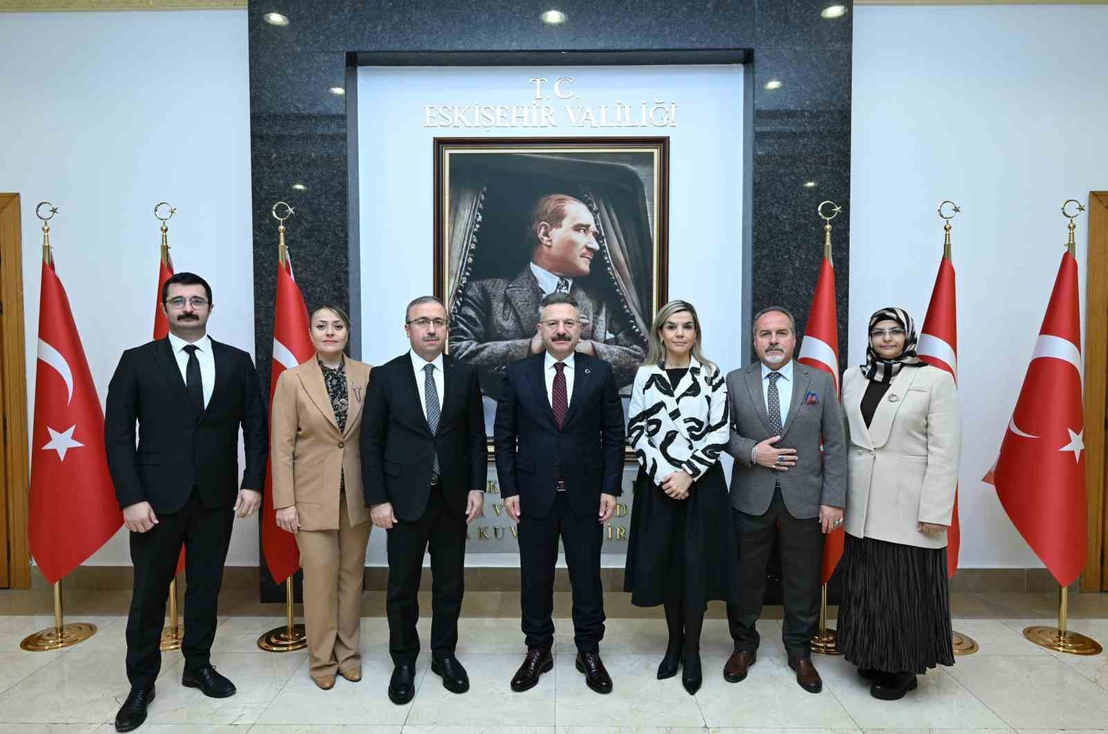 ESKİŞEHİR VALİSİ ÖĞRETMENLER GÜNÜ'NDE ÖĞRETMENLERİ KABUL ETTİ