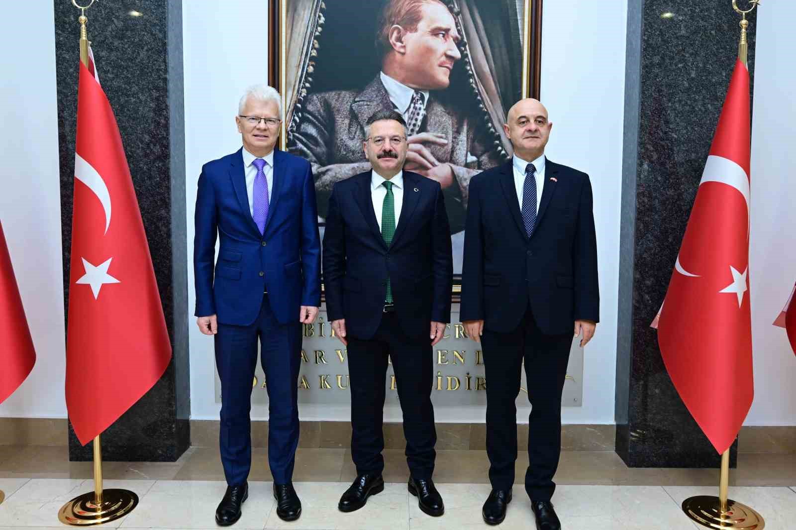 ESKİŞEHİR VALİSİ POLONYA VE LİTVANYA BÜYÜKELÇİLERİNİ AĞIRLADI