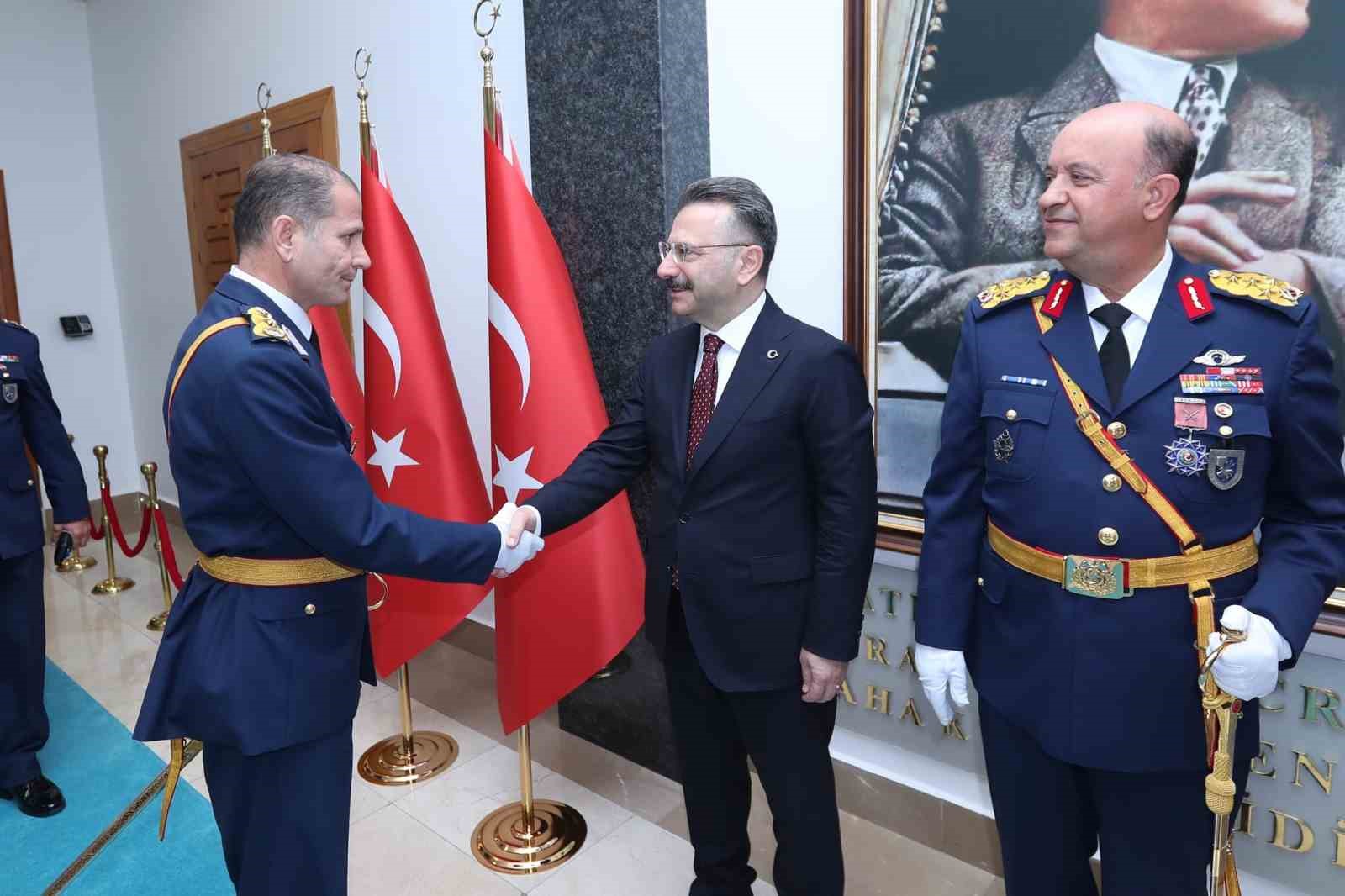 ESKİŞEHİR VALİSİ TEBRİKLERİ KABUL ETTİ