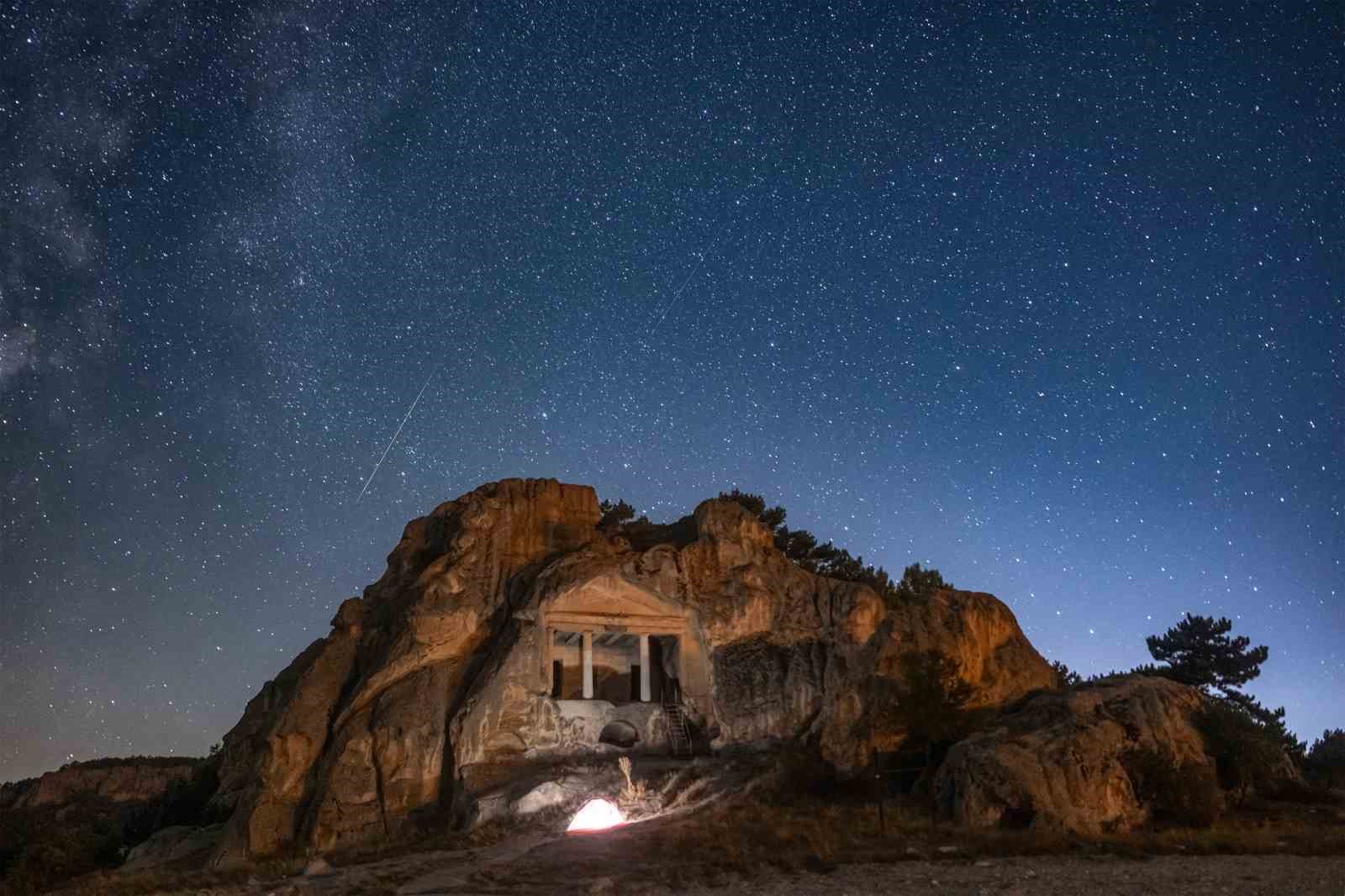 ESKİŞEHİR'DE PERSEİD METEOR YAĞMURU FOTOĞRAFLARI BÜYÜLEDİ