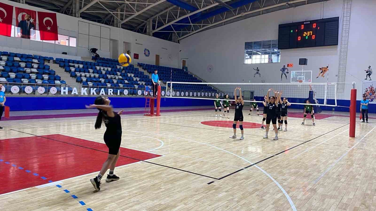 ‘EVİNİN SULTANLARI’ PROJESİ HAKKARİ’DE KADINLARDAN BÜYÜK İLGİ GÖRÜYOR