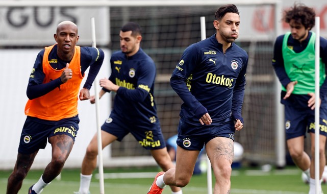 Fenerbahçe Can Bartu Tesisleri'nde Jose Mourinho yönetiminde gerçekleştirilen idman