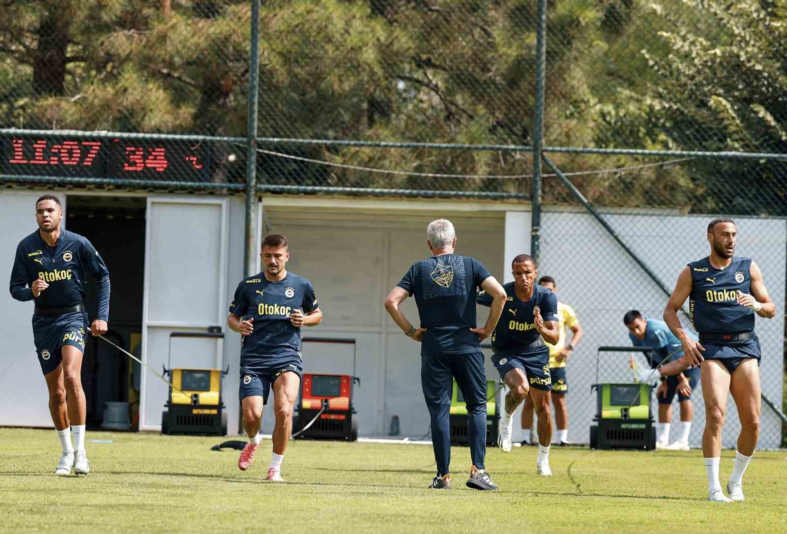 FENERBAHÇE, MOURİNHO YÖNETİMİNDE ALANYASPOR MAÇI İÇİN ANTRENMANA BAŞLADI