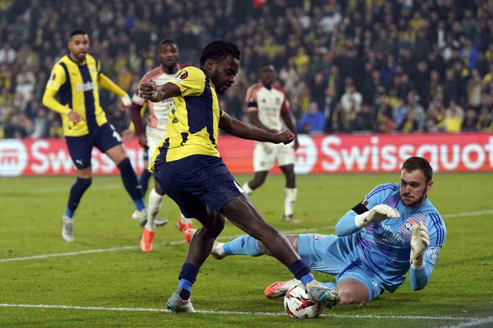 FENERBAHÇE'NİN BRİGHT OSAYİ-SAMUEL'İ AVRUPA LİGİ'NDE CEZA ALDI