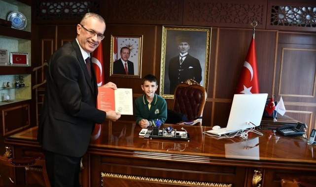 Fethiye Yunus Nadi İlkokulu Öğrencileri 23 Nisan'da Kaymakamı Ziyaret Etti