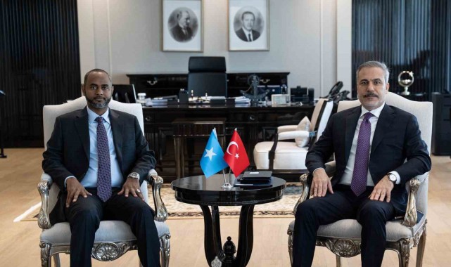 Fidan ve Nur'un Kapalı Kapılar Ardındaki Buluşması
