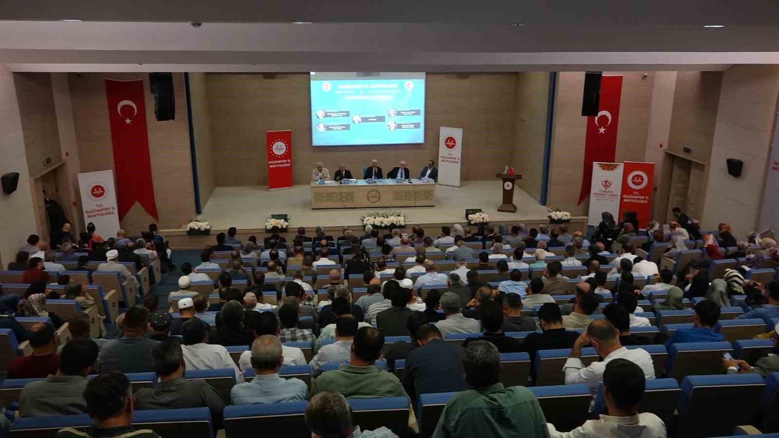 GAZİANTEP İL MÜFTÜLÜĞÜ PEYGAMBERİMİZ VE ŞAHSİYET İNŞASI KONULU PANEL DÜZENLEDİ