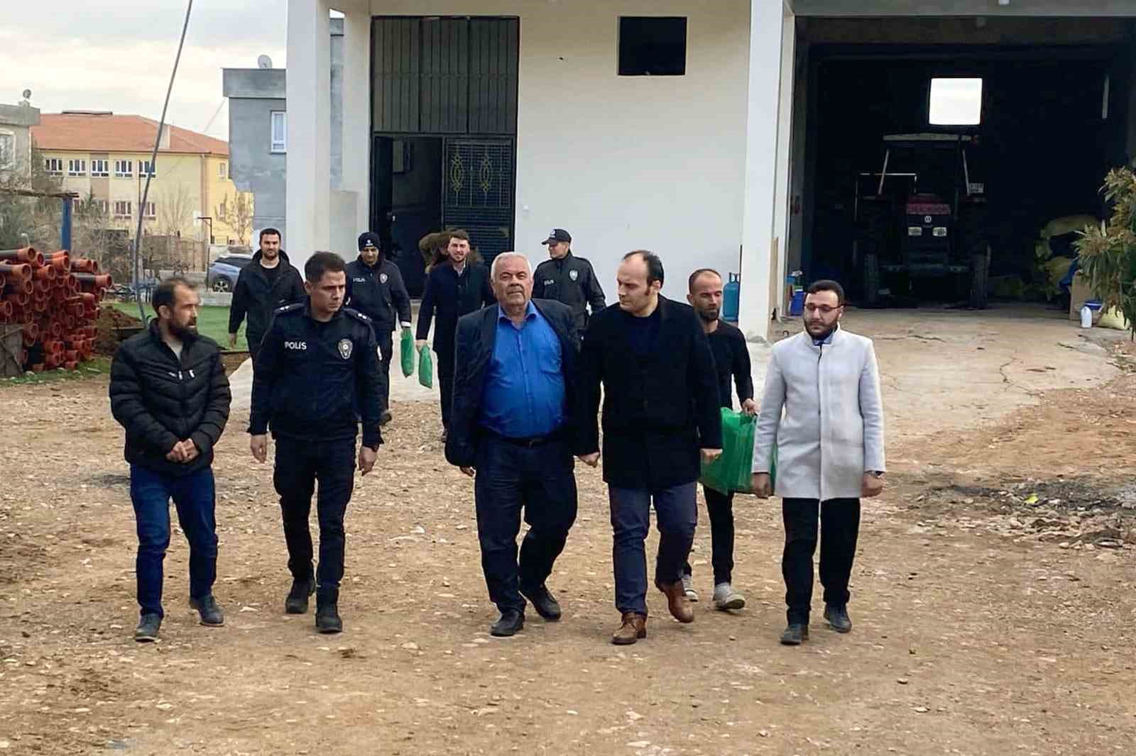 GAZİANTEP KAYMAKAMI, DEPREMDE ŞEHİT OLAN POLİS MEMURUNUN AİLESİNİ ZİYARET ETTİ