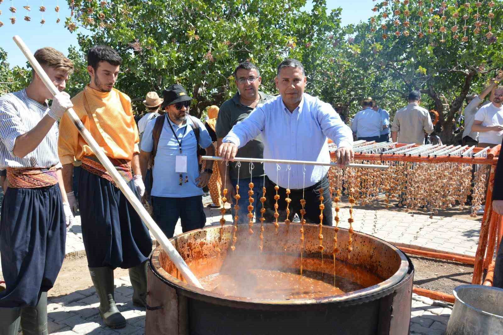 GAZİANTEP TARIM VE ORMAN İL MÜDÜRÜ MEHMET KARAYILAN’DAN GAZİANTEP’İN ÜZÜM ÜRETİMİNDE YÜKSELİŞ