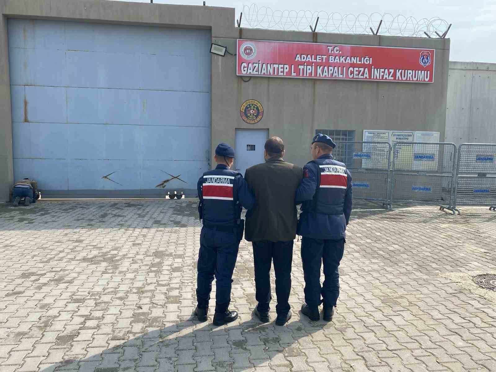 GAZİANTEP’TE FİRARİ ŞAHIS JANDARMA TARAFINDAN YAKALANDI