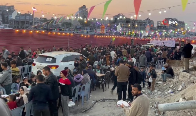 Gazzeliler, Enkazlar Arasında Toplu İftar