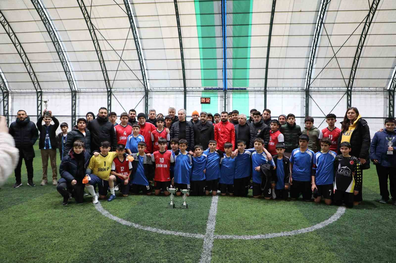 GELECEĞİN YILDIZLARI FUTBOL TURNUVASI ŞAMPİYONLARI ÖDÜLLERİNİ ALDI