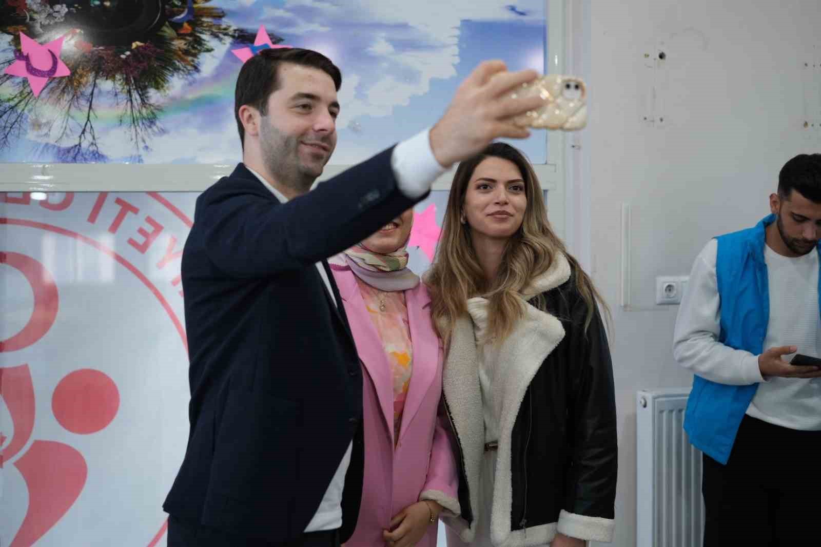 GENÇLİK HİZMETLERİ GENEL MÜDÜRÜ ERZURUM’DA GENÇLERLE BULUŞTU