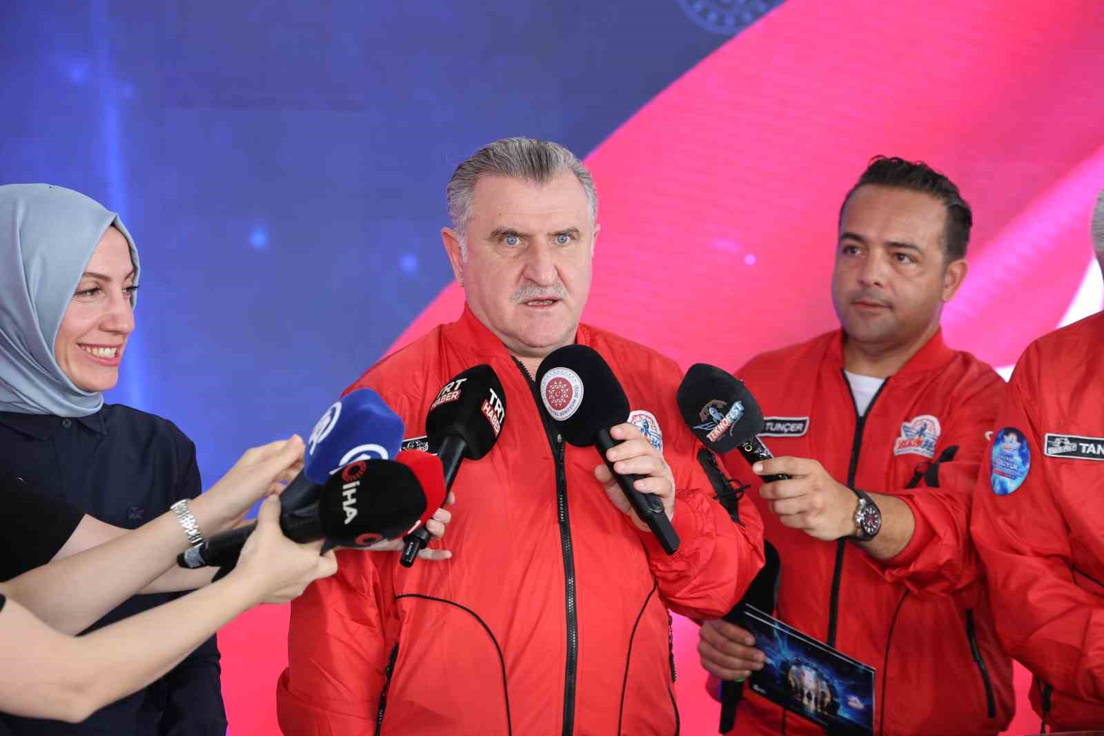 GENÇLİK VE SPOR BAKANI YAPAY ZEKA KONUSUNDA İŞ BİRLİĞİ PROTOKOLÜ İMZALADI