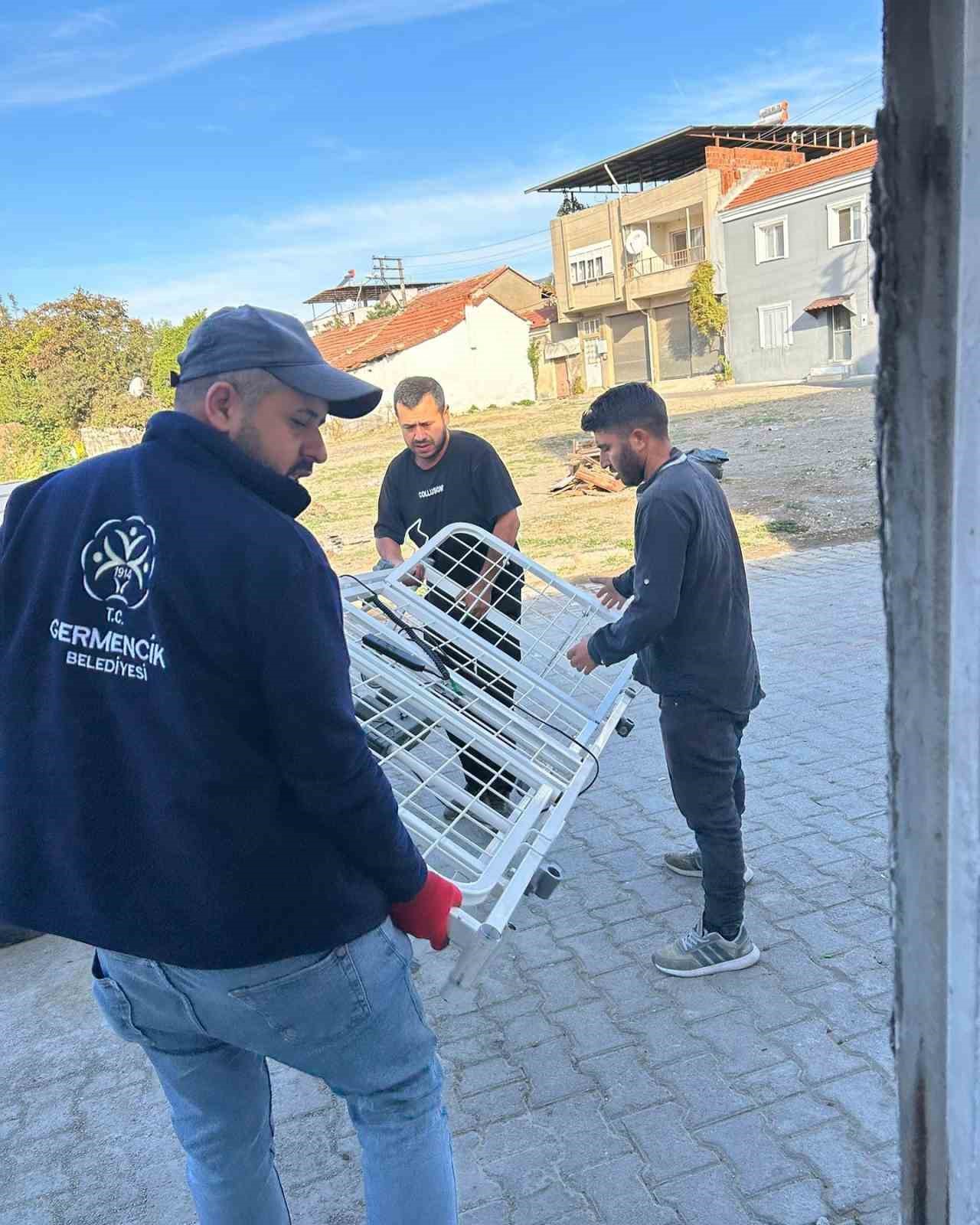 GERMENCİK BELEDİYESİ İHTİYAÇ SAHİPLERİNE YARDIMDA BULUNUYOR