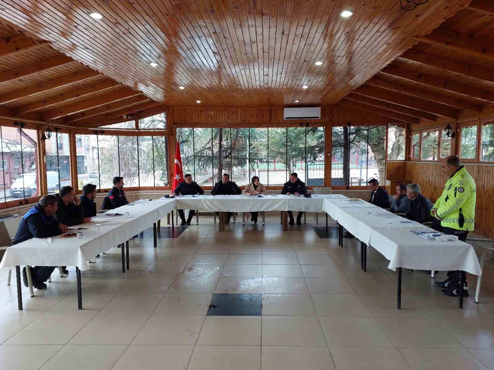 GÖLPAZARI’NDA KIŞ TEDBİRLERİ TOPLANTISI GERÇEKLEŞTİRİLDİ