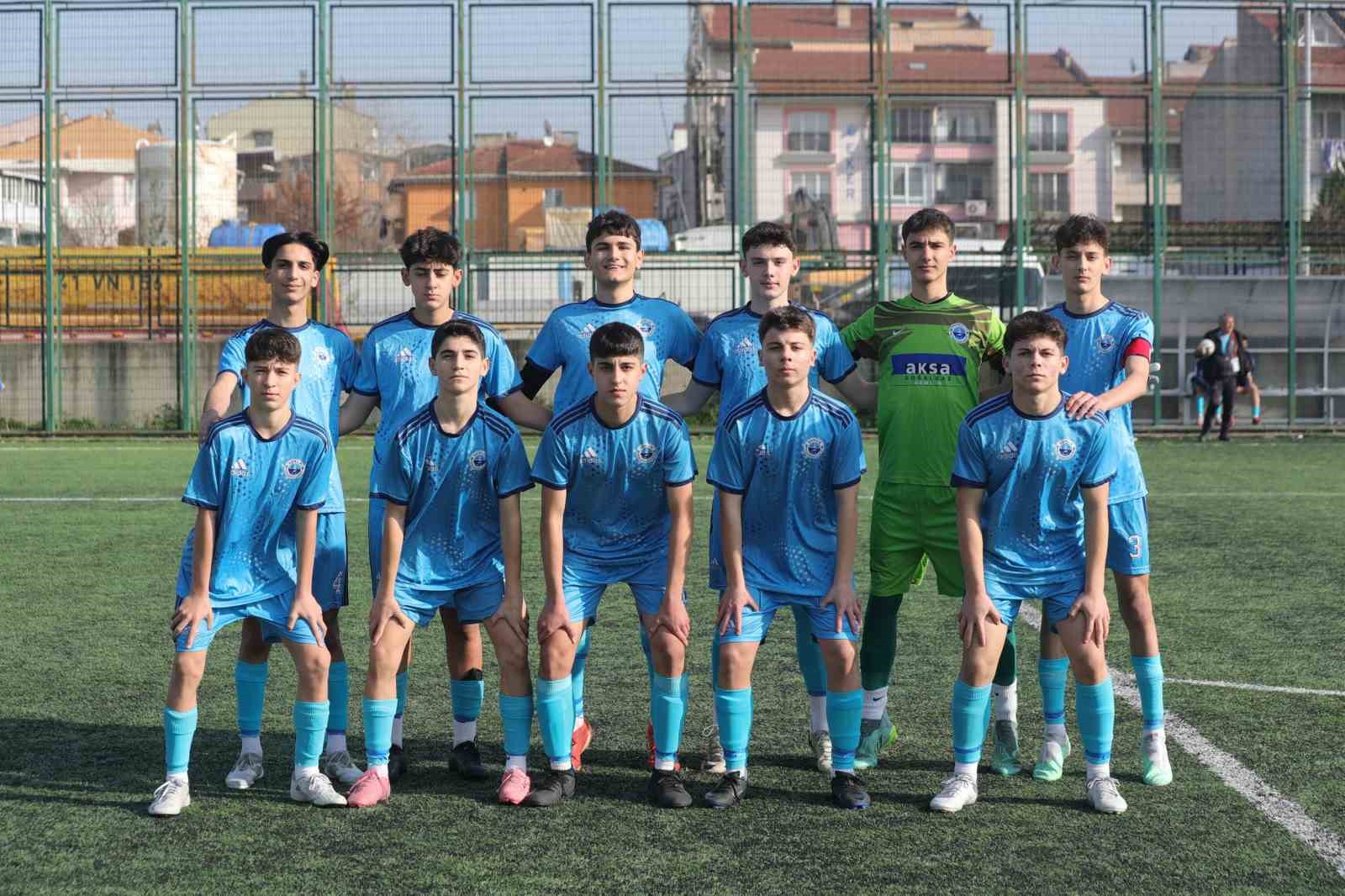 GÖZ KAMAŞTIRAN PERFORMANS: GEMLİK BELEDİYESPOR U16 TAKIMI RAKİBİNİ 7-0 MAĞLUP ETTİ!