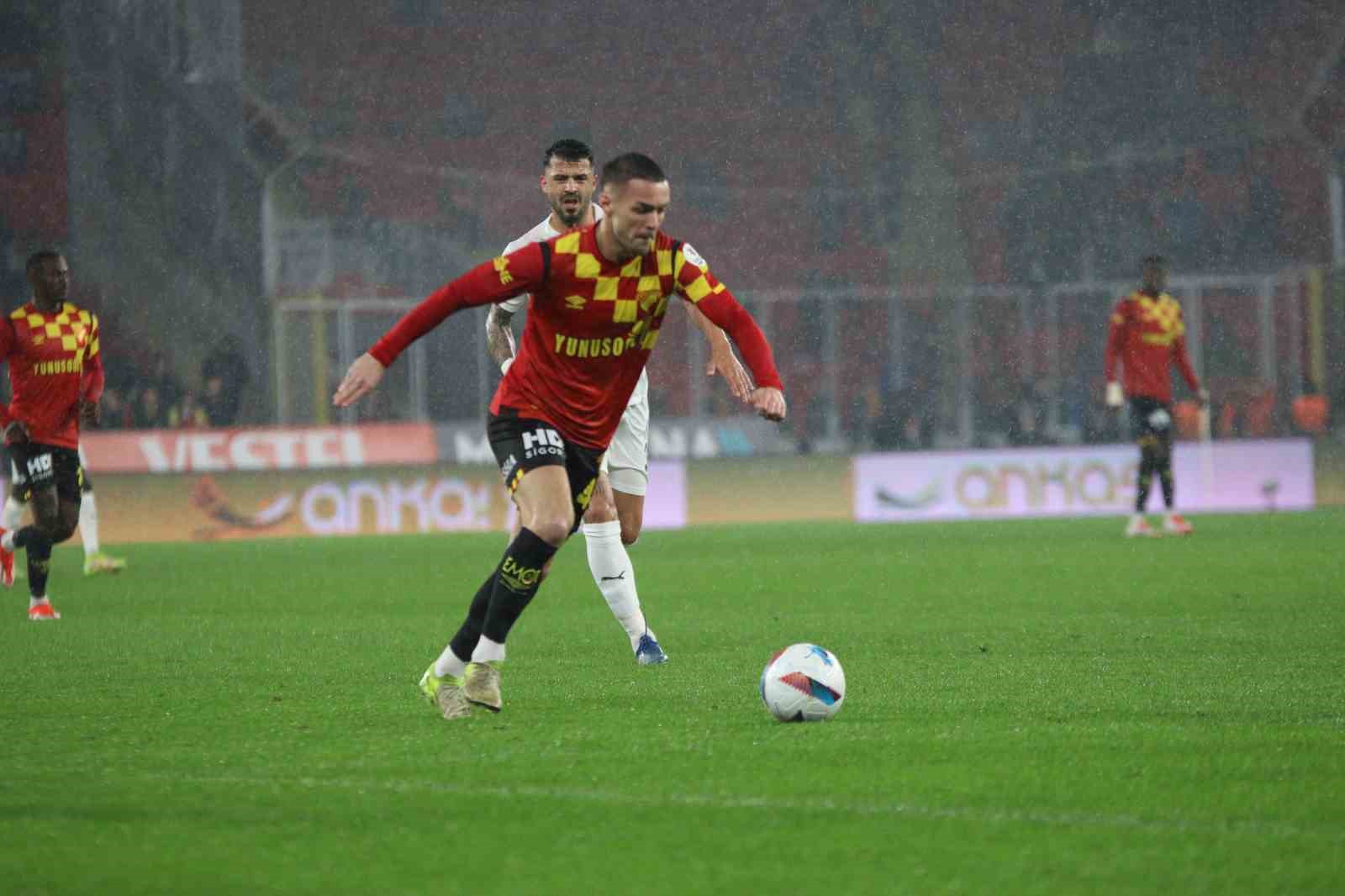 GÖZTEPE KASIMPAŞA'YI 5-0 MAĞLUP ETTİ!