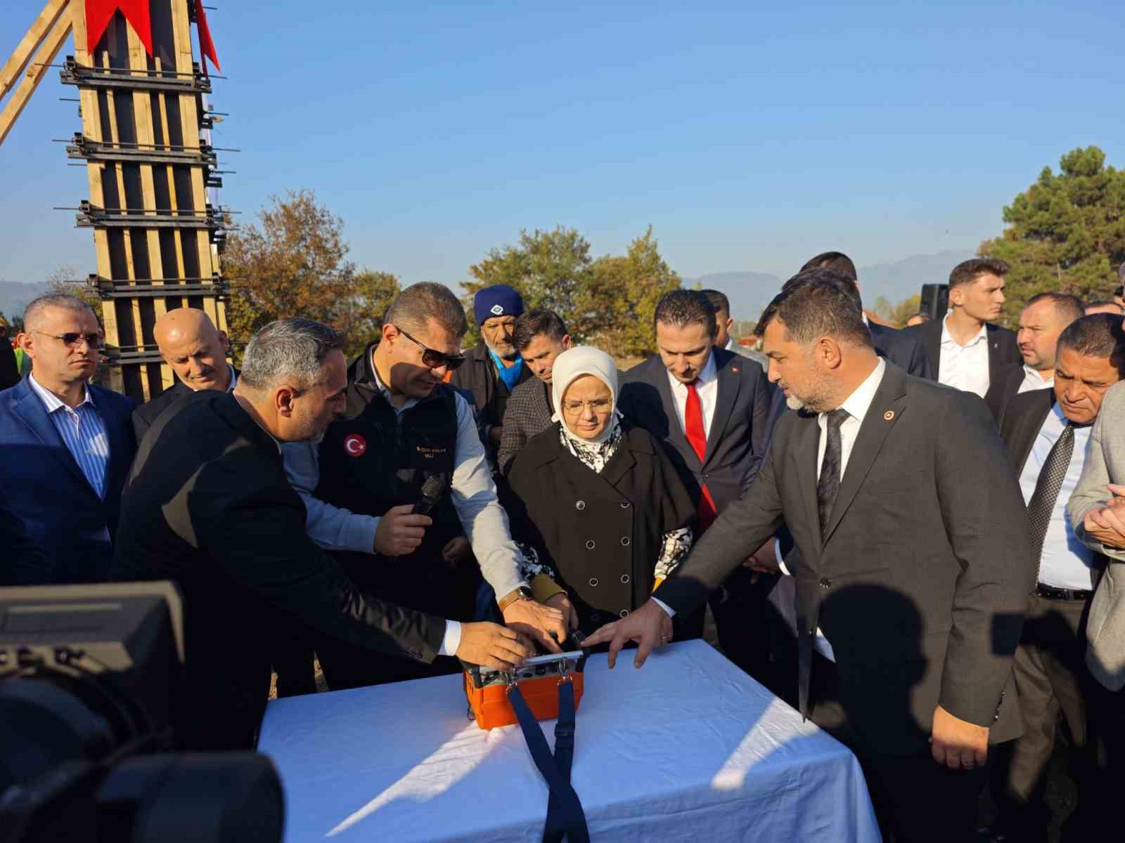 GÜMÜŞOVA’DA GENÇLİK MERKEZİ TEMELİ ATILDI