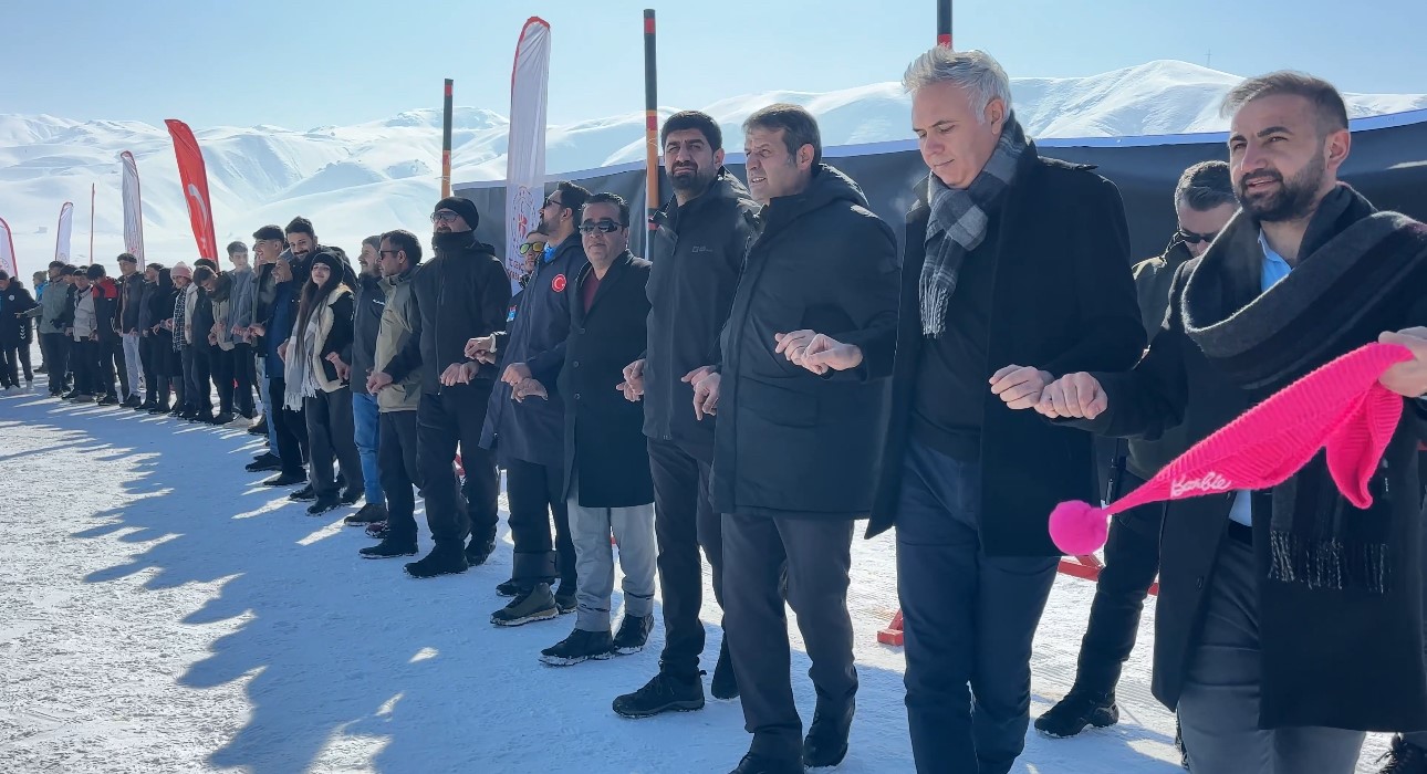 HAKKARİ’DE TÜRKİYE KAYAKLI KOŞU ELEME YARIŞMASI HEYECANI