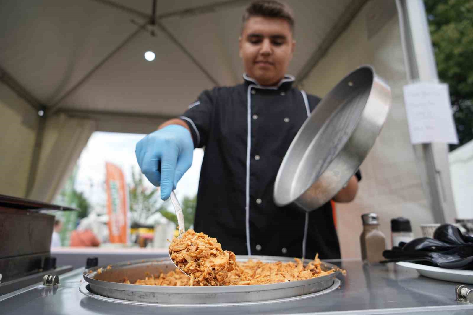 HASTAVUK, BURSA GASTRONOMİ FESTİVALİ’NDE LEZZETLERİNİ TANITTI