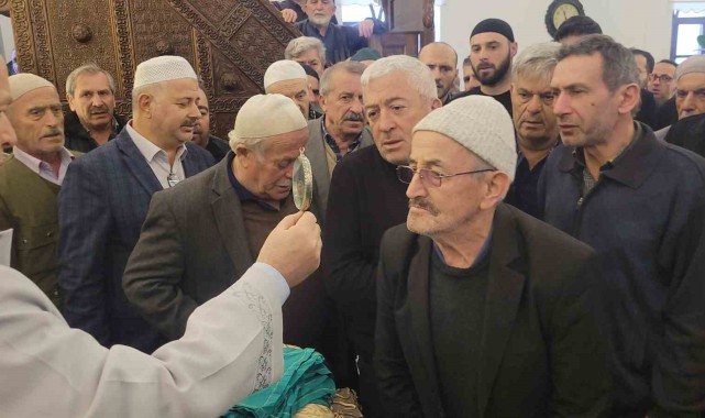 İnebolu'da Ziyaretçi Akını: Sakal-ı Şerif Kadir Gecesi'nde Ziyarete Açıldı