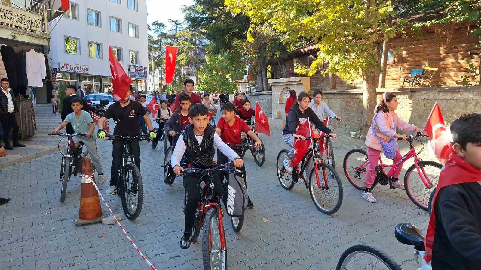 İSKİLİP’TE CUMHURİYET BAYRAMI BİSİKLET TURU BÜYÜK İLGİ GÖRDÜ