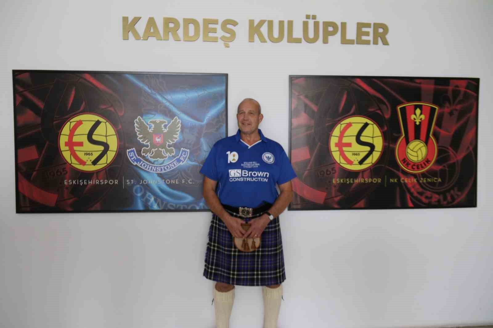 İSKOÇ TARAFTAR ESKİŞEHİRSPOR MAÇI İÇİN 4 BİN KİLOMETRE UZAKLIKTAN GELDİ