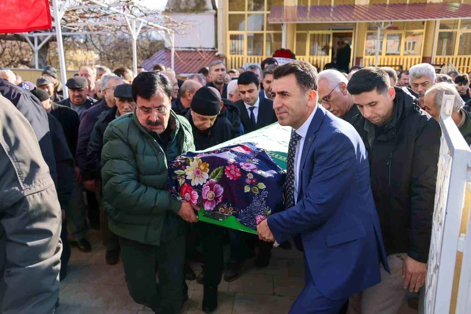 İŞKUR BİLECİK İL MÜDÜRÜ ÜZEYİR YILDIRIM’IN ABLASININ CENAZE TÖRENİNE YOĞUN KATILIM