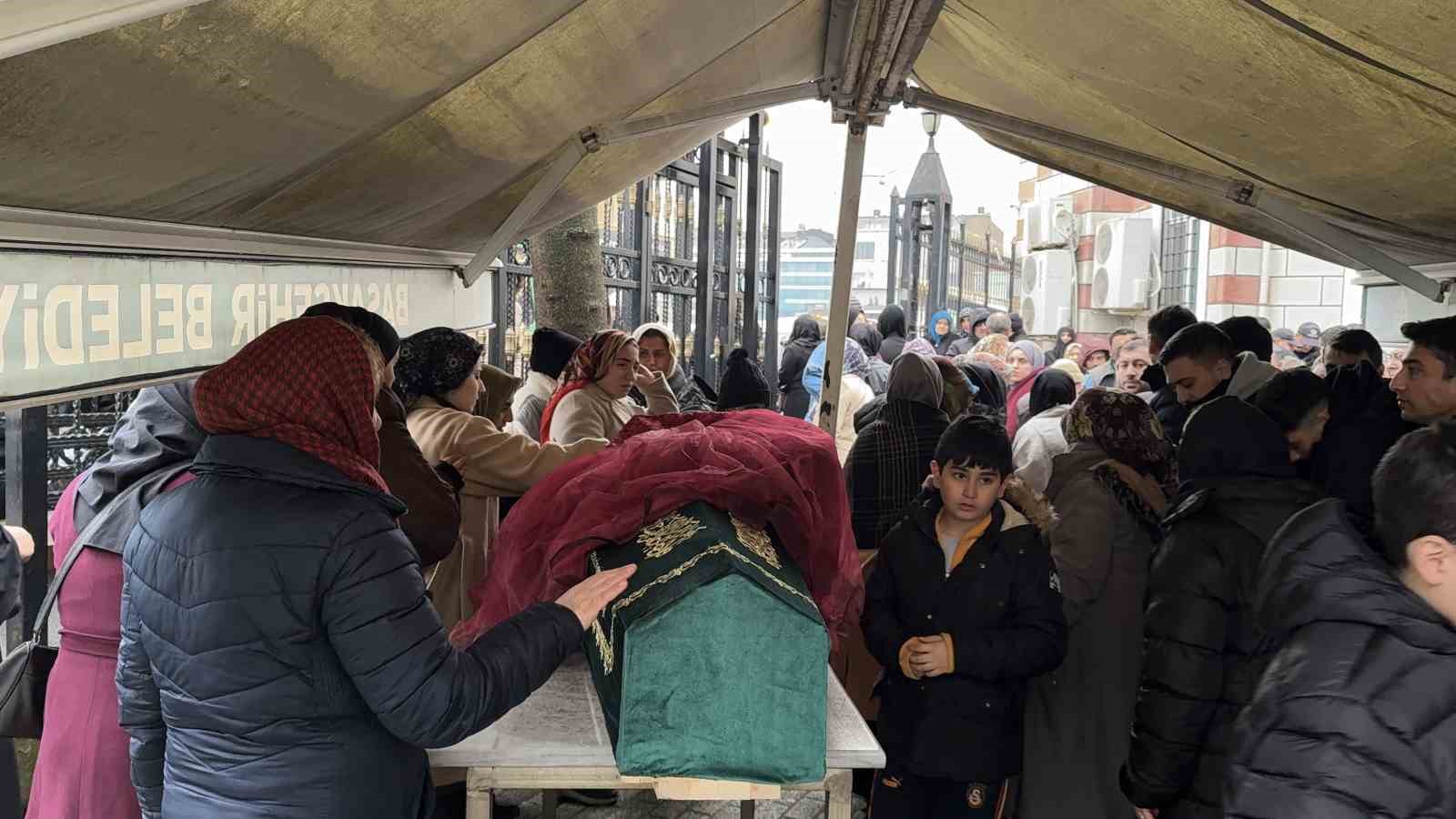 İSTANBUL BAŞAKŞEHİR’DE 12 YAŞINDAKİ NAZLICAN PEHLİVAN SON YOLCULUĞUNA UĞURLANDI