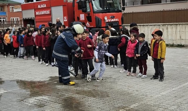 İtfaiye Ekipleri tarafından Alaca İlçesinde Öğrencilere Yangın Eğitimi Verildi