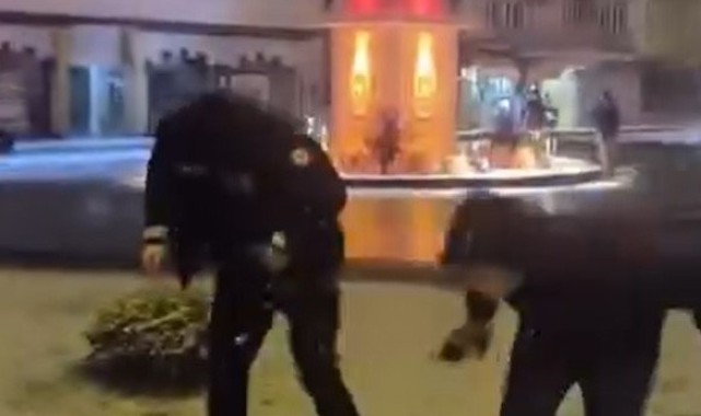 İvrindi Polisleri Kar Topu Savaşına Tutuldu