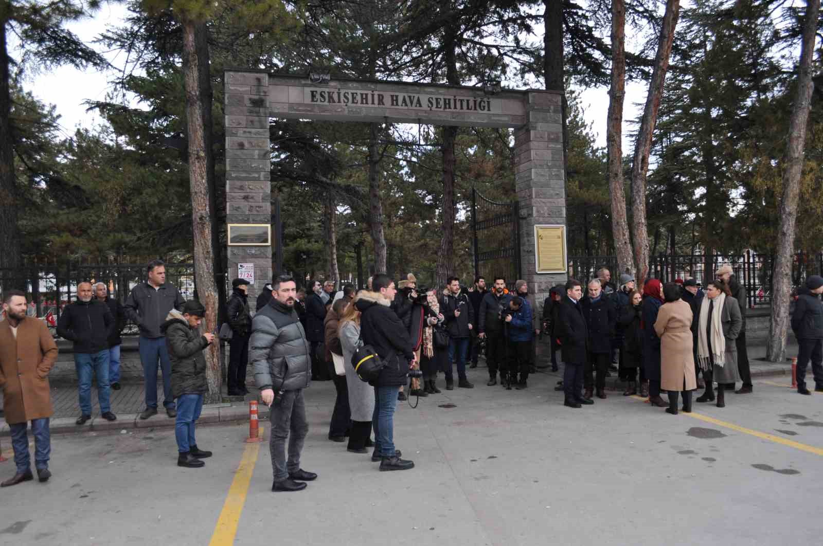 İYİ PARTİ GENEL BAŞKANI ESKİŞEHİR'DE ŞEHİT AİLELERİNİ ÜŞÜTTÜ