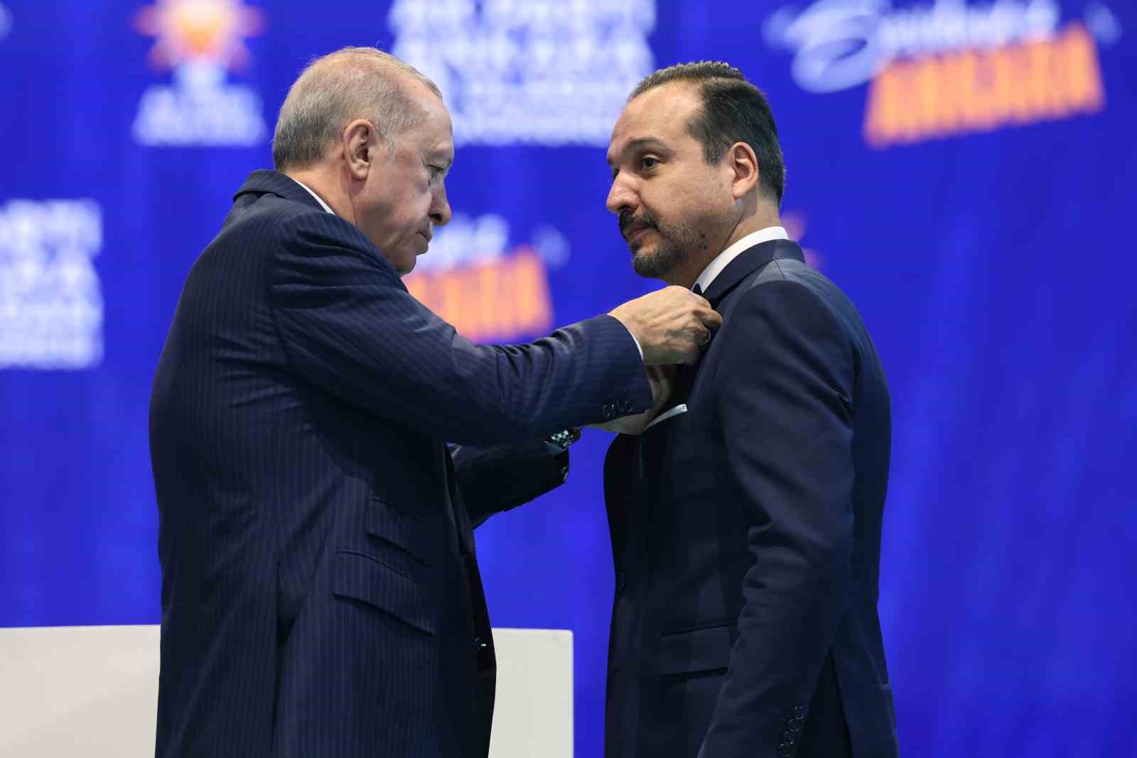 İYİ PARTİ'DEN İSTİFA EDEN KÜRŞAD ZORLU, AK PARTİ'YE KATILDI