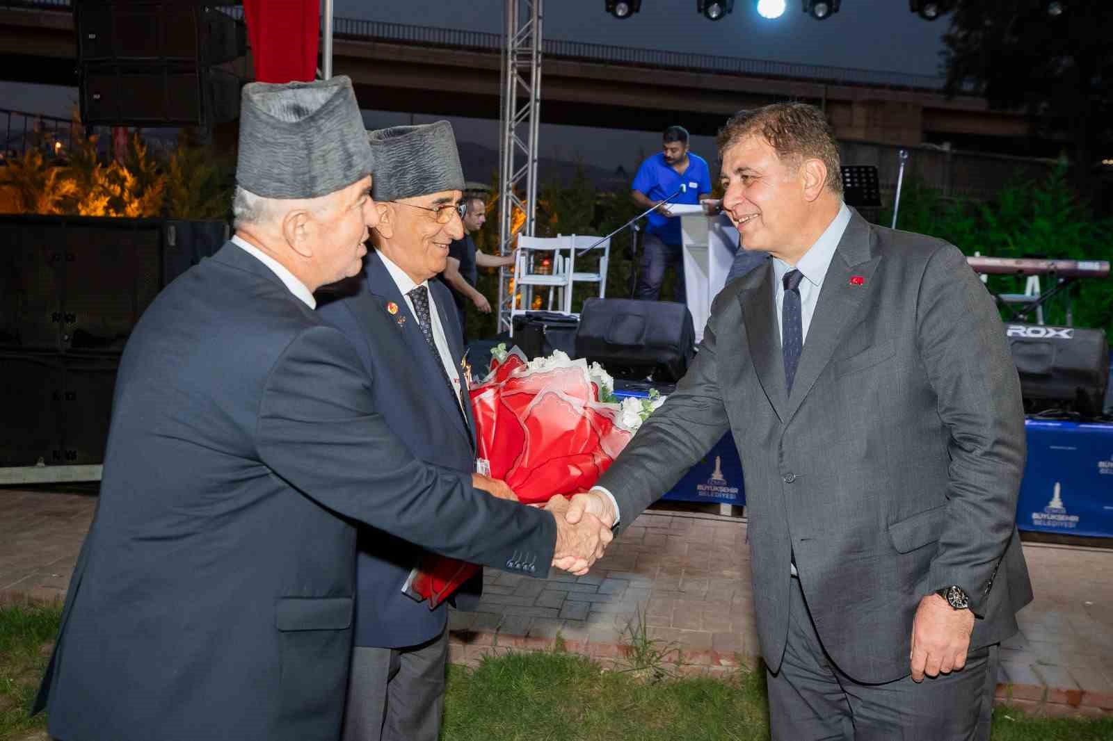 İZMİR BÜYÜKŞEHİR BELEDİYE BAŞKANI ŞEHİT YAKINLARI VE GAZİLERLE BULUŞTU