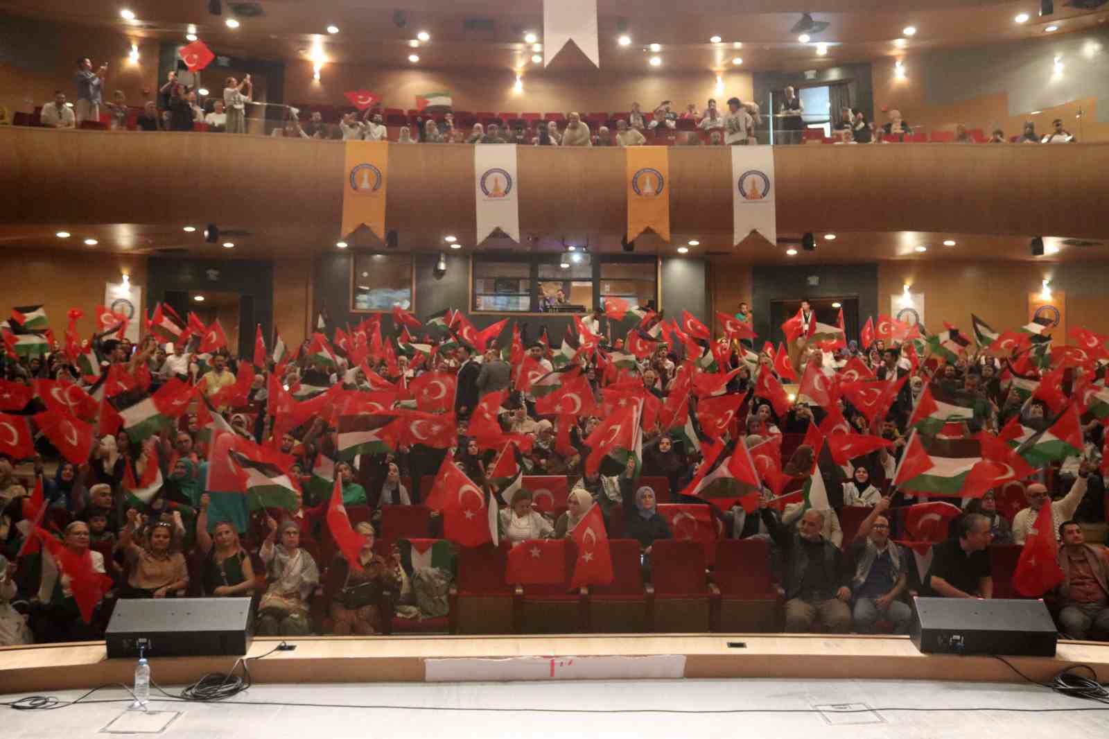 İZMİR'DEN GAZZE'YE DESTEK DEVAM EDİYOR