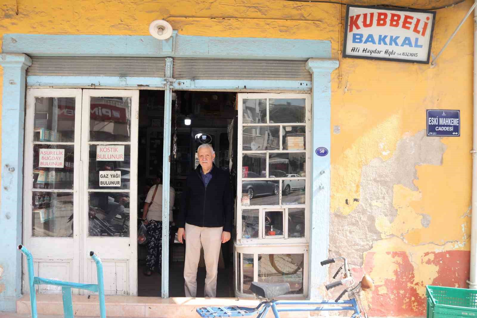 İZMİR'İN 600 YILLIK KUBBELİ BAKKALI HALA HİZMET VERİYOR
