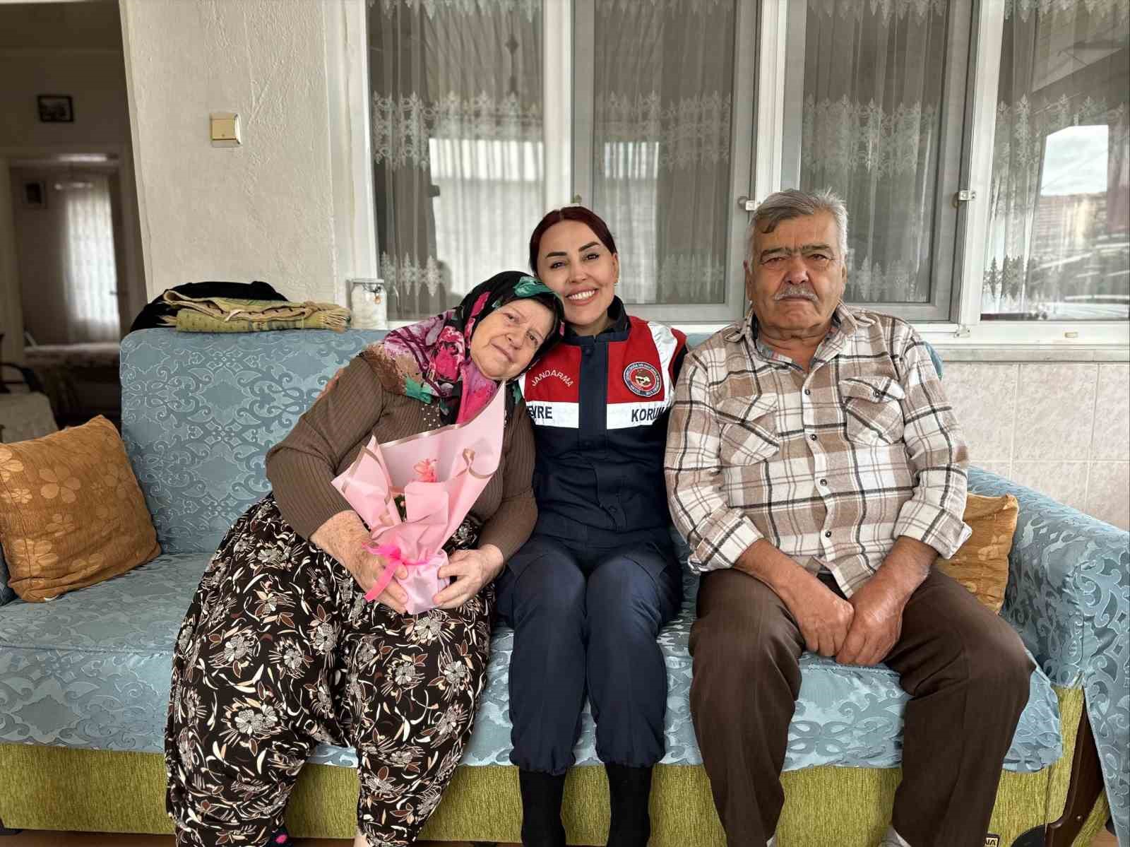 JANDARMA EKİPLERİ ŞEHİT AİLESİ VE GAZİLERİ ZİYARET ETTİ