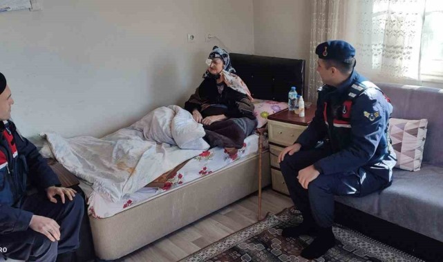 Jandarma Ekiplerinden Yaşlı Çınara Vefa Ziyareti