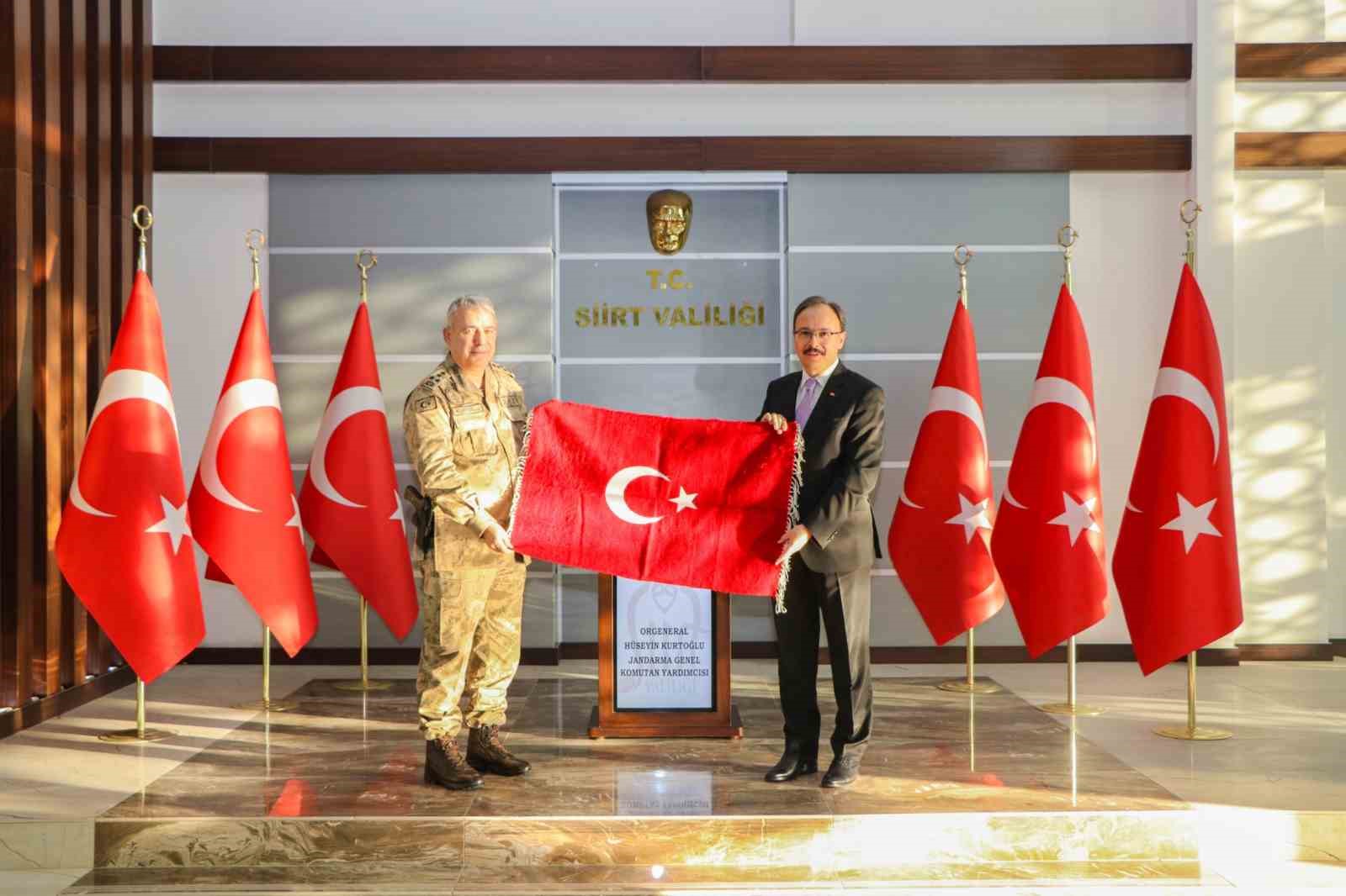 JANDARMA GENEL KOMUTAN YARDIMCISI VALİ DR. KEMAL KIZILKAYA'YI ZİYARET ETTİ