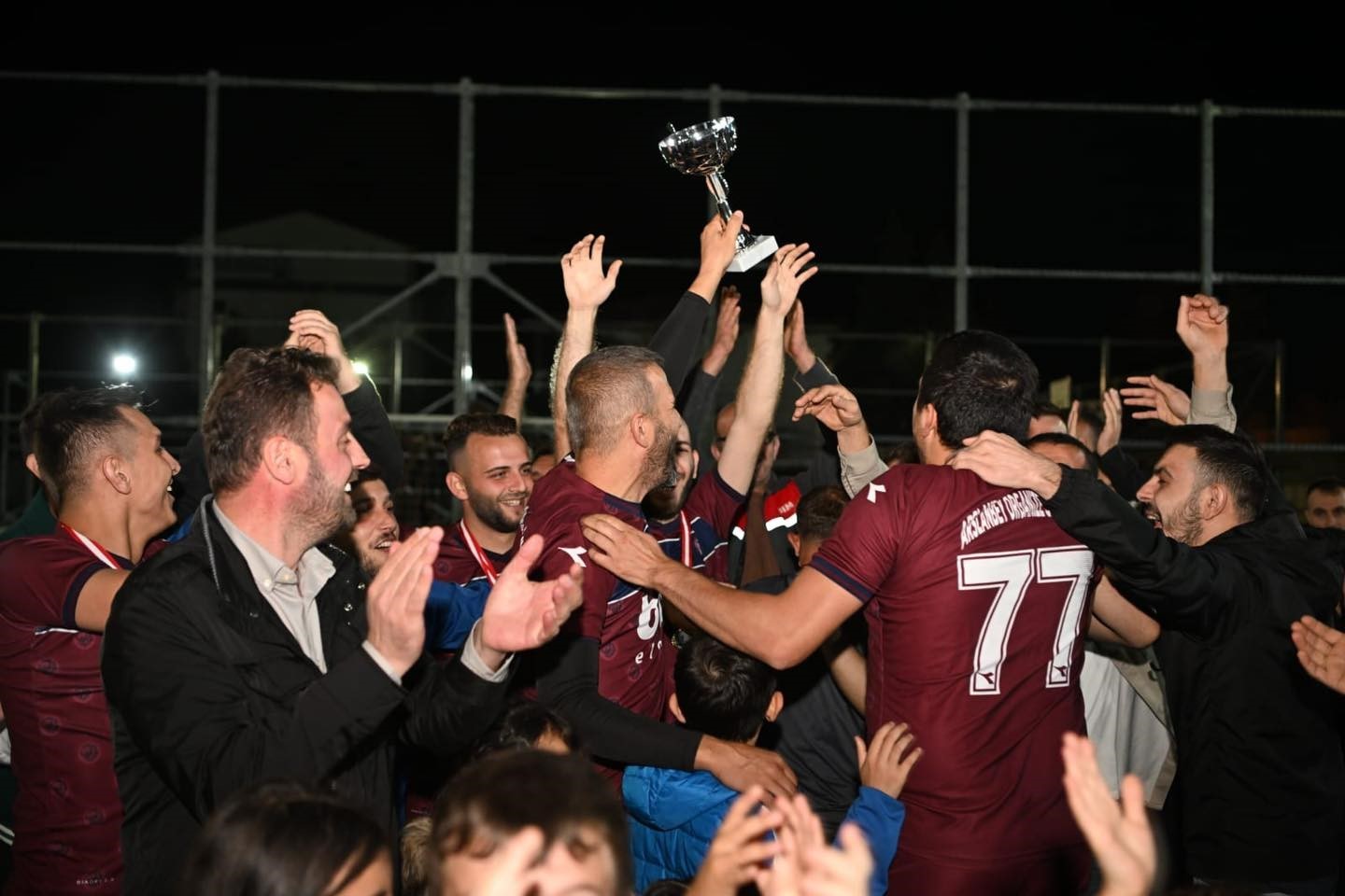 KADIKÖYSPOR ŞAMPİYONLUĞUNU KARTEPE BELEDİYE BAŞKANI'NDAN ALDI