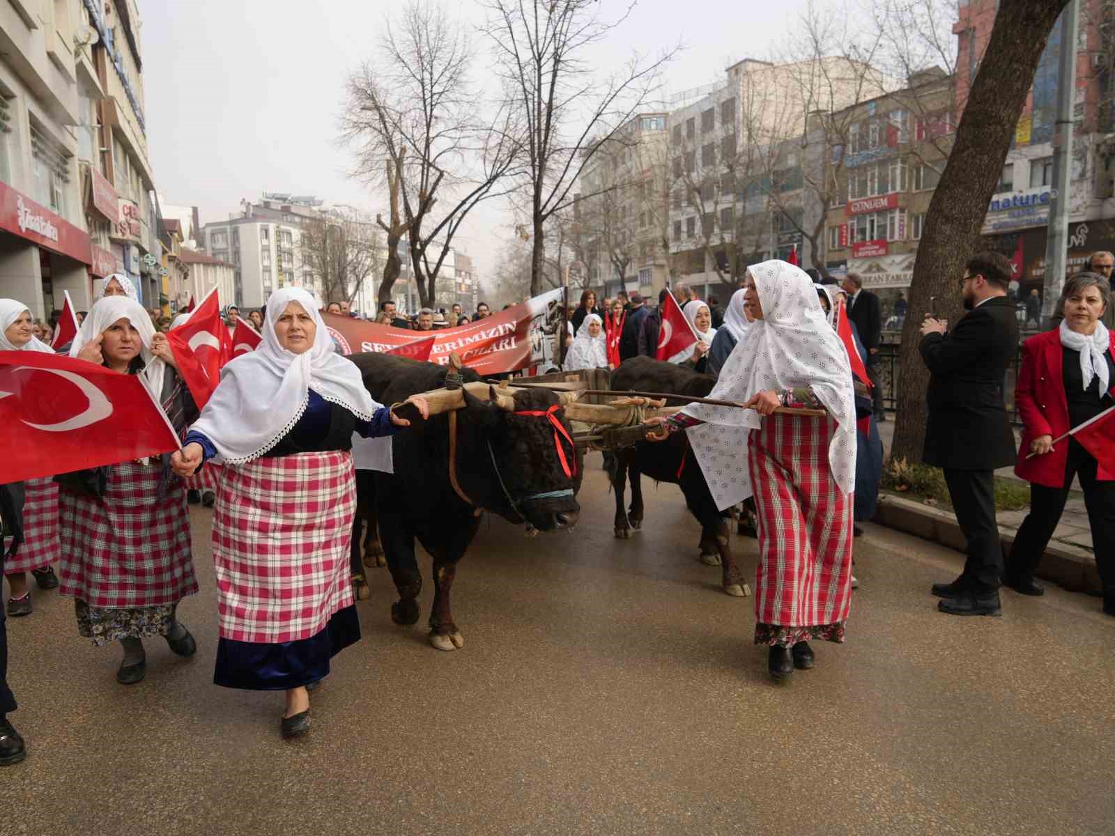 KADINLAR KASTAMONU'DA TARİHİ MİTİNGİ YENİDEN HATIRLATTI